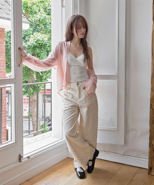 UNE MANSION(ユヌマンション)の「花柄ラブリーワイドストレートデニムパンツ(デニムパンツ・レディース・アイボリー・SMALL/MEDIUM/LARGE)」の16枚目の写真