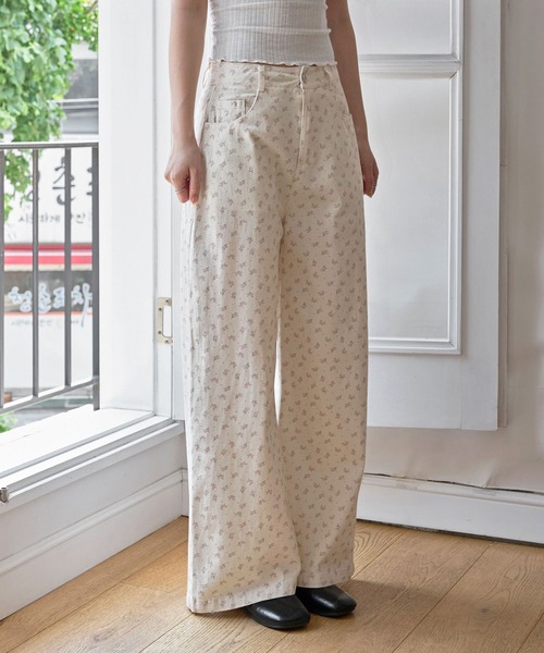 UNE MANSION(ユヌマンション)の「花柄ラブリーワイドストレートデニムパンツ(デニムパンツ・レディース・アイボリー・SMALL/MEDIUM/LARGE)」の18枚目の写真