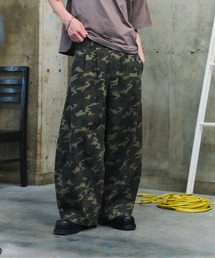 ILL'S | タック バック刺繍入り デニムパンツ / 2-TUCK BACK EMBROIDERED DENIM PANTS メンズ ウィメンズ ユニセックス(デニムパンツ)