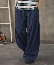 ILL'S（イルズ）の「タック バック刺繍入り デニムパンツ   2-TUCK BACK EMBROIDERED DENIM PANTS メンズ ウィメンズ ユニセックス（デニムパンツ）」