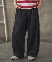 ILL'S（イルズ）の「タック バック刺繍入り デニムパンツ   2-TUCK BACK EMBROIDERED DENIM PANTS メンズ ウィメンズ ユニセックス（デニムパンツ）」