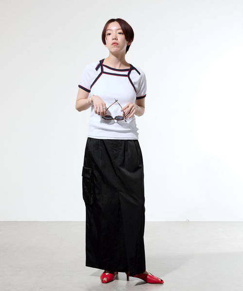 IENA(イエナ)の「《一部店舗限定》サテンカーゴポケットスカート(スカート・レディース・ブラック/ホワイト・38/36)」の3枚目の写真