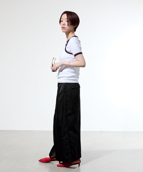 IENA(イエナ)の「《一部店舗限定》サテンカーゴポケットスカート(スカート・レディース・ブラック/ホワイト・38/36)」の9枚目の写真