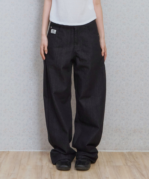 KIJIKO(キジコ)の「ke612c. Semi curved denim pants(デニムパンツ・レディース・ブルー系その他・SMALL/MEDIUM)」の1枚目の写真