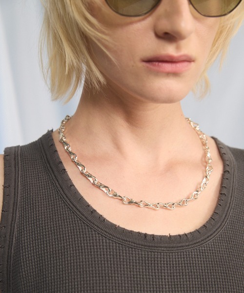 MAISON SPECIAL(メゾンスペシャル)の「《UNISEX》F-hole Motif Chain Necklace/Fホールモチーフチェーンネックレス【MAISON SPECIAL/メゾンスペシャル】(ネックレス・メンズ・シルバー・FREE)」の3枚目の写真