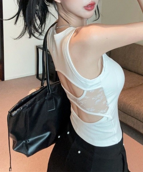 Ritzy(リッツィー)の「バックデザインが魅力!フィット感タンクトップ(タンクトップ・レディース・ブラック/ホワイト・L/M/S)」の2枚目の写真
