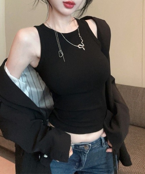 Ritzy(リッツィー)の「バックデザインが魅力!フィット感タンクトップ(タンクトップ・レディース・ブラック/ホワイト・L/M/S)」の9枚目の写真