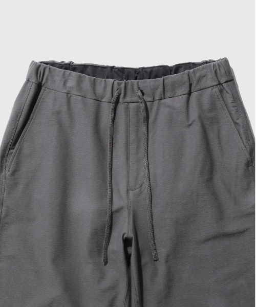 ADAM ET ROPE'(アダムエロペ)の「【MINUS】イージーショートパンツ / 接触冷感 / 遮熱 / UVカット / 吸水拡散(その他パンツ・メンズ・ネイビー/チャコールグレー/ブラック・L/M)」の4枚目の写真