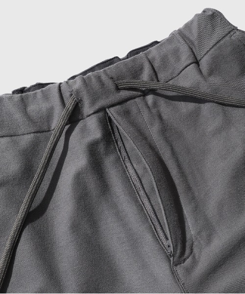 ADAM ET ROPE'(アダムエロペ)の「【MINUS】イージーショートパンツ / 接触冷感 / 遮熱 / UVカット / 吸水拡散(その他パンツ・メンズ・ネイビー/チャコールグレー/ブラック・L/M)」の5枚目の写真
