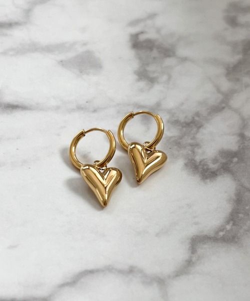 yu-ka(ユーカ)の「YU-KA:ハートドロップフープピアス Heart Drop Hoop Earrings(ピアス(両耳用)・レディース・ゴールド・FREE)」の2枚目の写真