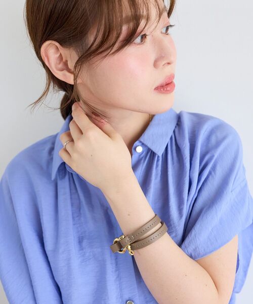 le.coeur blanc(ルクールブラン)の「レザーバックルブレスレット(ブレスレット・レディース・グレー・FREE)」の2枚目の写真