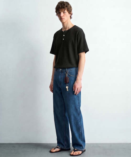 DE GRAND MATIN(ディグランドマーティン)の「Waffle Henley-neck T-shirt_Black(Tシャツ/カットソー・メンズ・ネイビー/ライトグレー/ブラック・MEDIUM/LARGE/X-LARGE)」の6枚目の写真