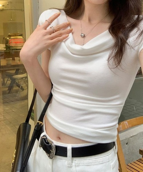 CHEER(チアー)の「【美デコルテ】シャーリングドレープカットソー(ストレッチ素材)(Tシャツ/カットソー・レディース・ブラック/ピンク/アイボリー/ブラウン/ホワイト/ライトグレー・FREE)」の2枚目の写真