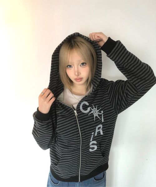 COIRIS(コイリス)の「モニカストライプフードジップアップ 男女共用(パーカー・レディース・ブラック系その他2・FREE)」の3枚目の写真