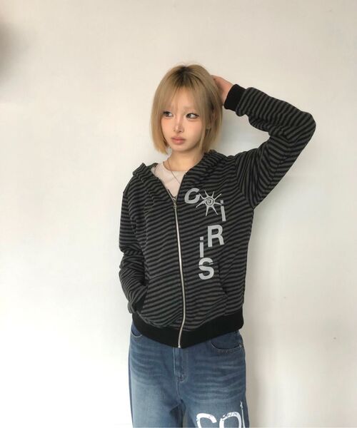 COIRIS(コイリス)の「モニカストライプフードジップアップ 男女共用(パーカー・レディース・ブラック系その他2・FREE)」の2枚目の写真