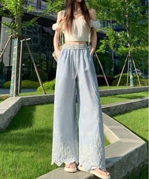 裾刺繍入りストライプイージーワイドパンツ