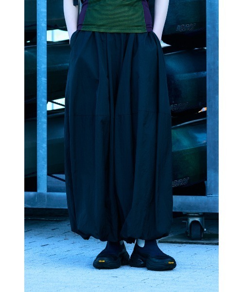 nagonstans（ナゴンスタンス）の「balloon skirt pants（その他パンツ・レディース・ブラック/ダークグレー・SMALL/MEDIUM）」の3枚目の写真