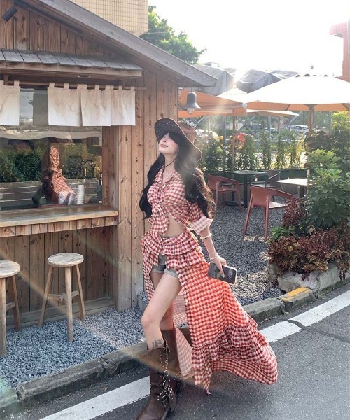 gossip！ロサンゼルス（ゴシップロサンゼルス）の「レッドギンガムチェック 七分袖シャツ 前結びクロップドトップス（シャツ/ブラウス・レディース・レッド・M/S）」の20枚目の写真