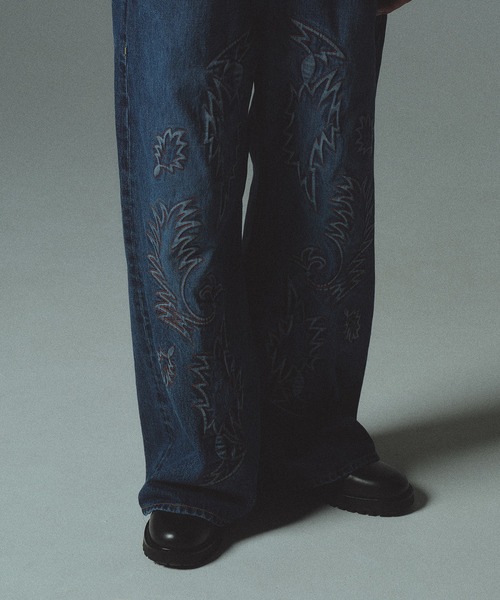 amok(アモク)の「EMBROIDERY DENIM PANTS(デニムパンツ・メンズ・ブラック/インディゴブルー・M/L/S)」の17枚目の写真