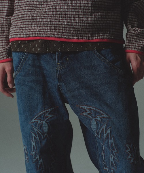 amok(アモク)の「EMBROIDERY DENIM PANTS(デニムパンツ・メンズ・ブラック/インディゴブルー・M/L/S)」の16枚目の写真