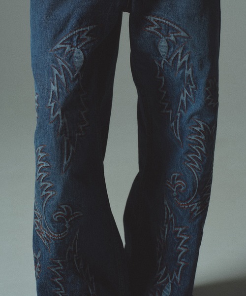 amok(アモク)の「EMBROIDERY DENIM PANTS(デニムパンツ・メンズ・ブラック/インディゴブルー・M/L/S)」の15枚目の写真