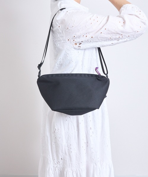 Magine(マージン)の「【SELECT】EM : ショルダー 撥水 軽量|デックショルダー(ショルダーバッグ・レディース・ブラック/グレー/キャメル・FREE)」の1枚目の写真