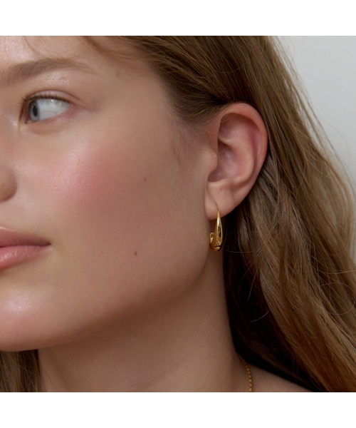 LOVE ME MONSTER(ラブミーモンスター)の「Slim Leaf Earrings (L262MER060)(ピアス(両耳用)・レディース・シルバー/ゴールド・FREE)」の2枚目の写真