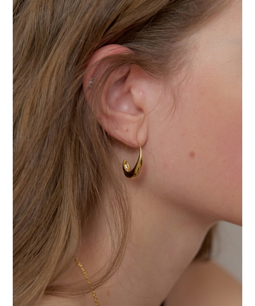 LOVE ME MONSTER(ラブミーモンスター)の「Slim Leaf Earrings (L262MER060)(ピアス(両耳用)・レディース・シルバー/ゴールド・FREE)」の4枚目の写真