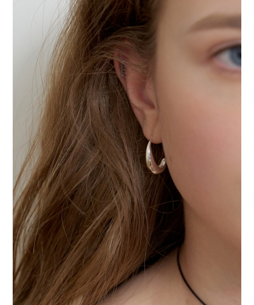 LOVE ME MONSTER(ラブミーモンスター)の「Slim Leaf Earrings (L262MER060)(ピアス(両耳用)・レディース・シルバー/ゴールド・FREE)」の5枚目の写真