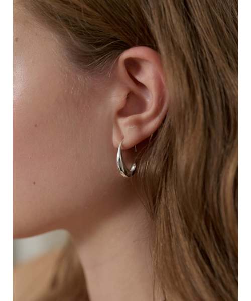 LOVE ME MONSTER(ラブミーモンスター)の「Slim Leaf Earrings (L262MER060)(ピアス(両耳用)・レディース・シルバー/ゴールド・FREE)」の8枚目の写真
