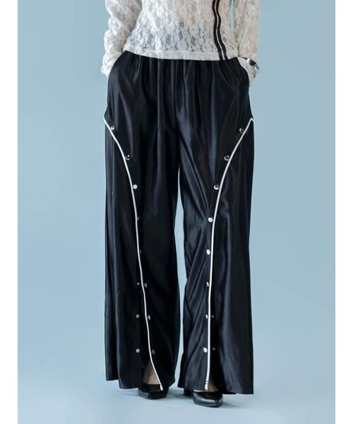 :ETHROF(イーサオブ)の「PIPING LINE SLIT SATIN PANTS(その他パンツ・レディース・シルバー/ブラック・MEDIUM)」の22枚目の写真