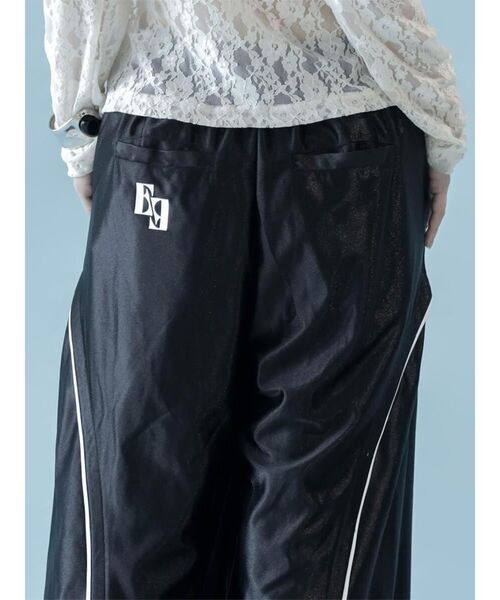 :ETHROF(イーサオブ)の「PIPING LINE SLIT SATIN PANTS(その他パンツ・レディース・シルバー/ブラック・MEDIUM)」の3枚目の写真