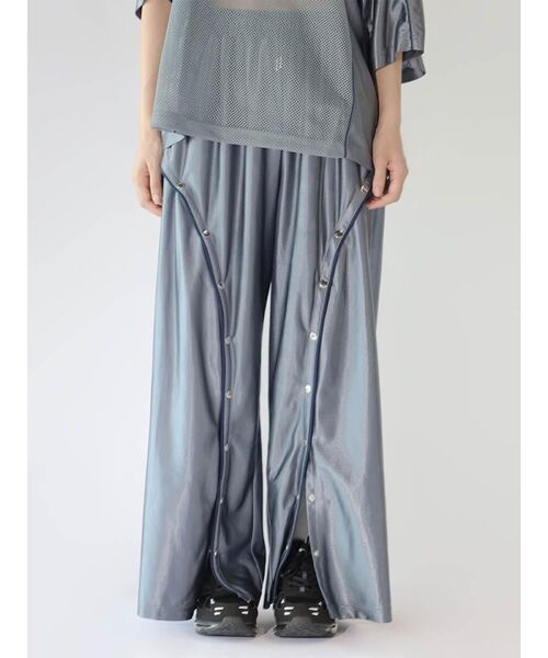 :ETHROF(イーサオブ)の「PIPING LINE SLIT SATIN PANTS(その他パンツ・レディース・シルバー/ブラック・MEDIUM)」の13枚目の写真