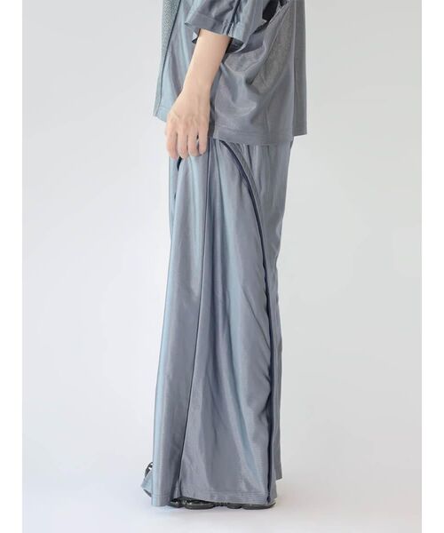 :ETHROF(イーサオブ)の「PIPING LINE SLIT SATIN PANTS(その他パンツ・レディース・シルバー/ブラック・MEDIUM)」の14枚目の写真