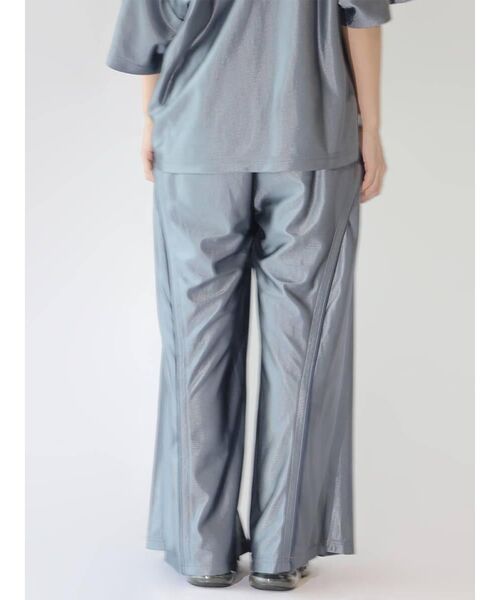 :ETHROF(イーサオブ)の「PIPING LINE SLIT SATIN PANTS(その他パンツ・レディース・シルバー/ブラック・MEDIUM)」の15枚目の写真