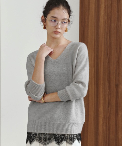 ELFRANK(エルフランク)の「【2026AW】【上質ウール100%】Vネックニットプルオーバー(ニット/セーター・レディース・オフホワイト/レッド/ベージュ/グレー/チャコールグレー/ピンク/イエロー/グリーン・FREE)」の3枚目の写真