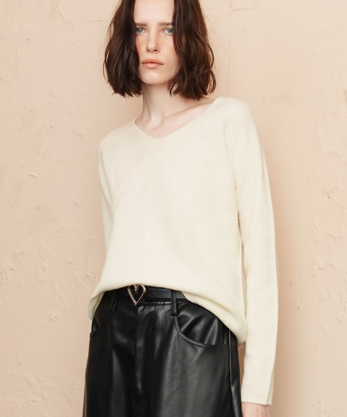 ELFRANK(エルフランク)の「【2026AW】【上質ウール100%】Vネックニットプルオーバー(ニット/セーター・レディース・オフホワイト/レッド/ベージュ/グレー/チャコールグレー/ピンク/イエロー/グリーン・FREE)」の1枚目の写真