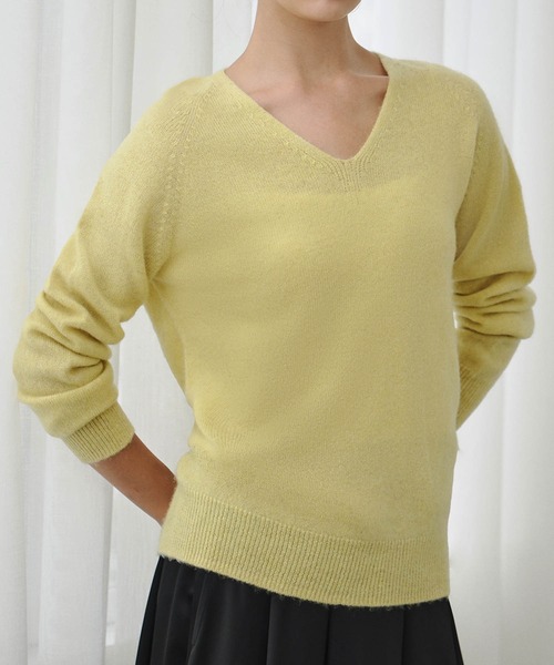 ELFRANK(エルフランク)の「【2026AW】【上質ウール100%】Vネックニットプルオーバー(ニット/セーター・レディース・オフホワイト/レッド/ベージュ/グレー/チャコールグレー/ピンク/イエロー/グリーン・FREE)」の6枚目の写真
