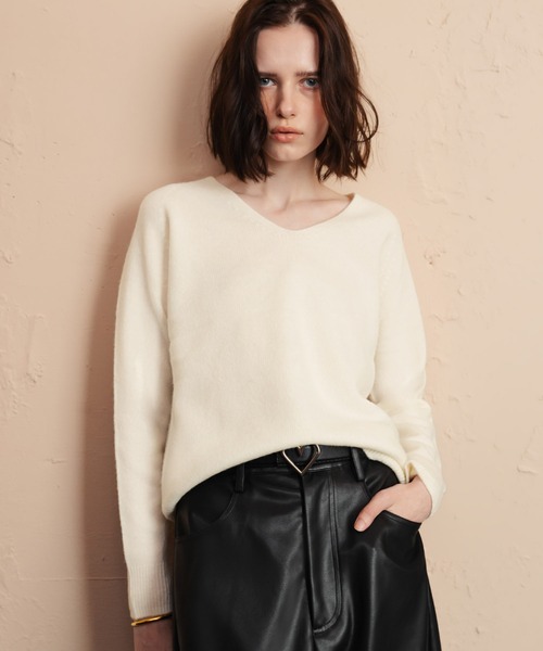 ELFRANK(エルフランク)の「【2026AW】【上質ウール100%】Vネックニットプルオーバー(ニット/セーター・レディース・オフホワイト/レッド/ベージュ/グレー/チャコールグレー/ピンク/イエロー/グリーン・FREE)」の10枚目の写真