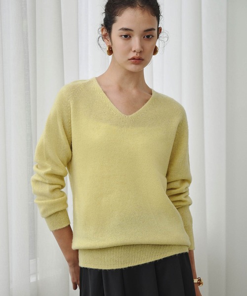 ELFRANK(エルフランク)の「【2026AW】【上質ウール100%】Vネックニットプルオーバー(ニット/セーター・レディース・オフホワイト/レッド/ベージュ/グレー/チャコールグレー/ピンク/イエロー/グリーン・FREE)」の14枚目の写真