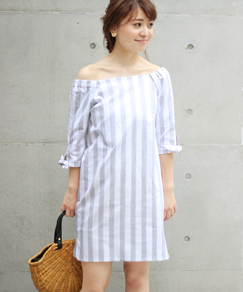 LIMITLESS LUXURY（リミットレスラグジュアリー）の「ストライプワンピース◆（ワンピース・レディース・グレー/ネイビー/サックスブルー・36/38）」の2枚目の写真