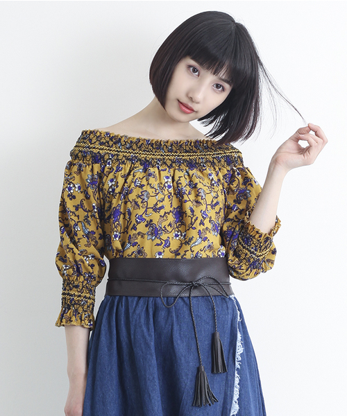 MERLOT（メルロー）の「オフショルボタニカルブラウス1106（シャツ/ブラウス・レディース・グリーン/ブラック/オレンジ/イエロー・FREE）」の4枚目の写真