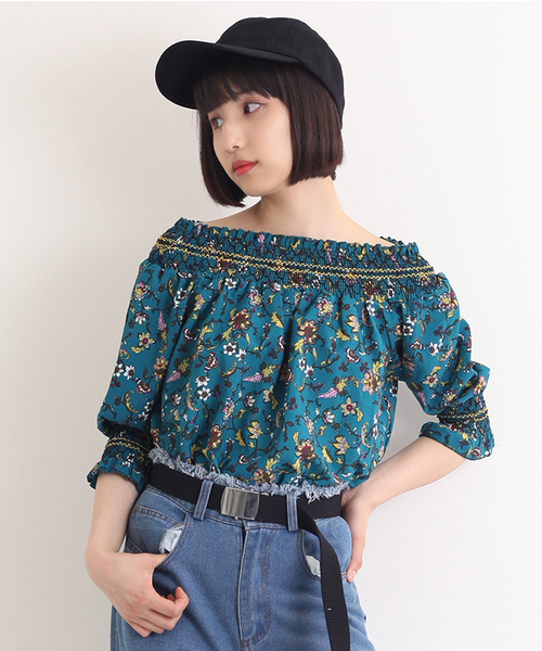 MERLOT（メルロー）の「オフショルボタニカルブラウス1106（シャツ/ブラウス・レディース・グリーン/ブラック/オレンジ/イエロー・FREE）」の3枚目の写真