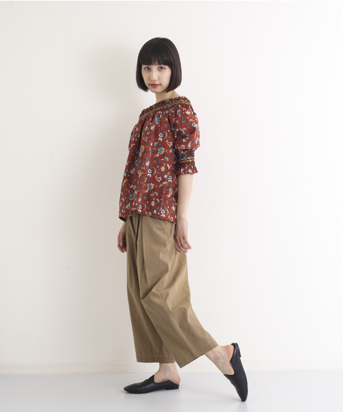 MERLOT（メルロー）の「オフショルボタニカルブラウス1106（シャツ/ブラウス・レディース・グリーン/ブラック/オレンジ/イエロー・FREE）」の10枚目の写真