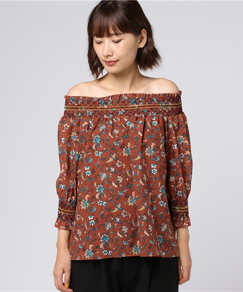 MERLOT（メルロー）の「オフショルボタニカルブラウス1106（シャツ/ブラウス・レディース・グリーン/ブラック/オレンジ/イエロー・FREE）」の12枚目の写真