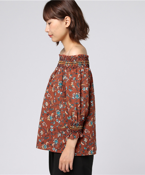MERLOT（メルロー）の「オフショルボタニカルブラウス1106（シャツ/ブラウス・レディース・グリーン/ブラック/オレンジ/イエロー・FREE）」の13枚目の写真