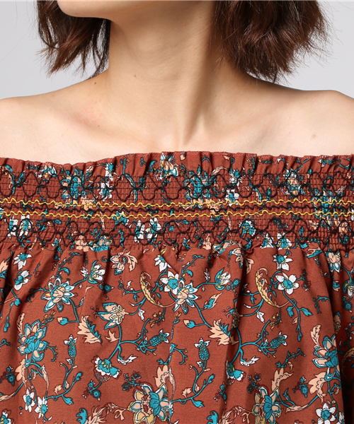 MERLOT（メルロー）の「オフショルボタニカルブラウス1106（シャツ/ブラウス・レディース・グリーン/ブラック/オレンジ/イエロー・FREE）」の15枚目の写真