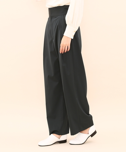 SALON adam et rope'(サロン アダム エ ロペ)の「ハイウエストタックパンツ(その他パンツ・レディース・ブラック/モスグリーン/ピンク・M/S)」の3枚目の写真