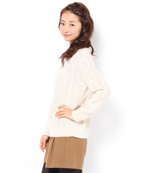 Chico（チコ）の「アラン編みニット（ニット/セーター・レディース・ホワイト/ピンクベージュ/ワインレッド/ブルー・FREE）」の5枚目の写真