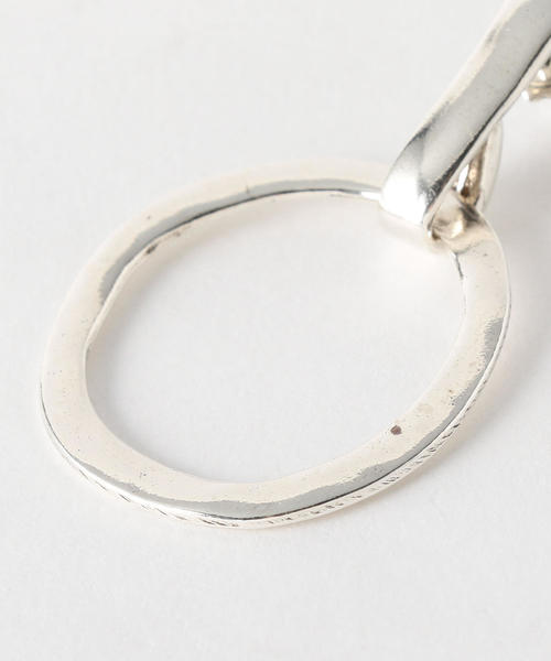 BEAUTY&YOUTH UNITED ARROWS（ビューティーアンドユースユナイテッドアローズ）の「＜VELATTI＞サークルピアス ο（ピアス（両耳用）・レディース・シルバー・FREE）」の3枚目の写真